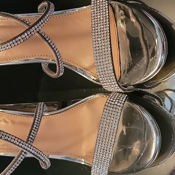 NWOT Charlotte Russe silver and rinestone sandals sz6 4 in block heel - Picture 8 of 11